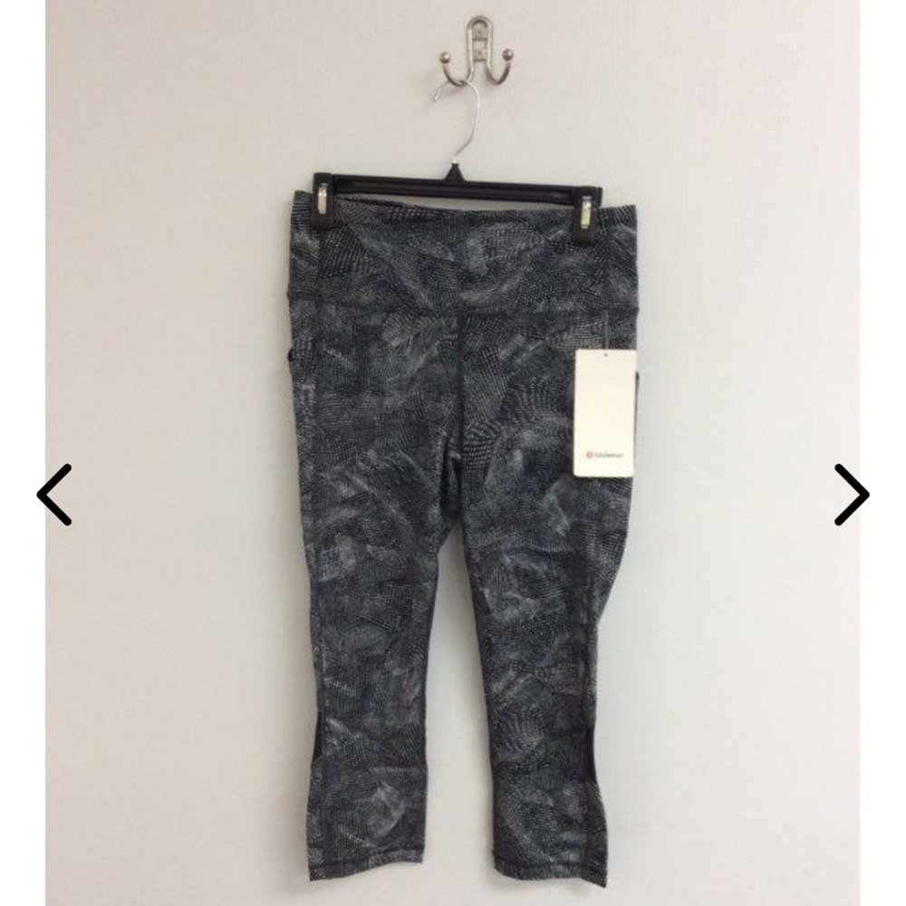 Women's Lululemon Rival HR Crop 22 size 8